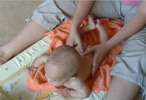 massaggio neonato